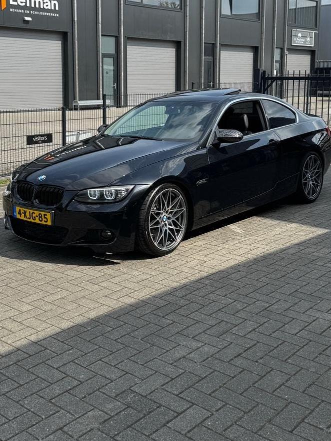 BMW E92 M57D30TÜ2 3.0D - AUT/F1 - M-Tech - 19” - Z.G.O.H., Auto's, BMW, Automaat, Achterwielaandrijving, 1800 kg, Zwart