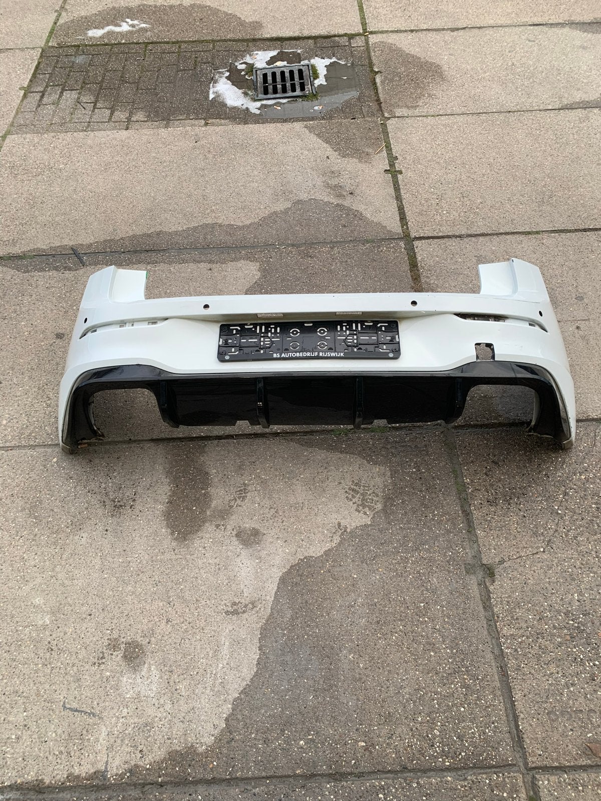 VW Golf 8 GTI/R-Line Achterbumper Wit met Diffuser en Sensor, Auto-onderdelen, Ophalen, Gebruikt, Volkswagen