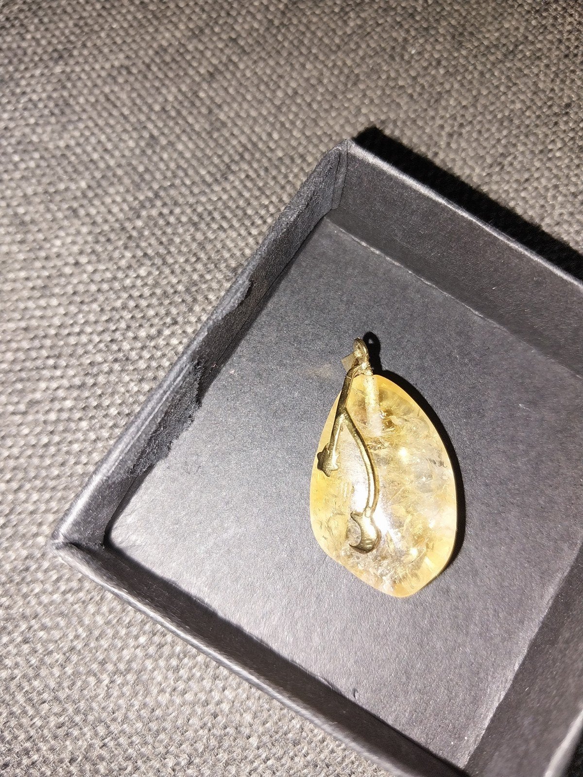 Mooie Ambersteen Hanger met 8 Karaat Goud - 2,5 cm, Ophalen of Verzenden