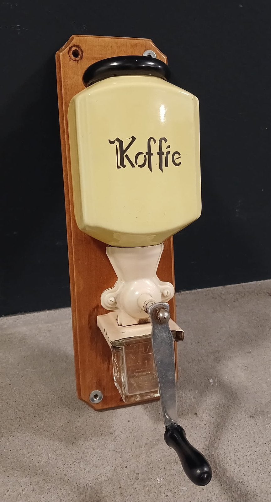 Wandkoffiemolen jaren  50/60, Ophalen