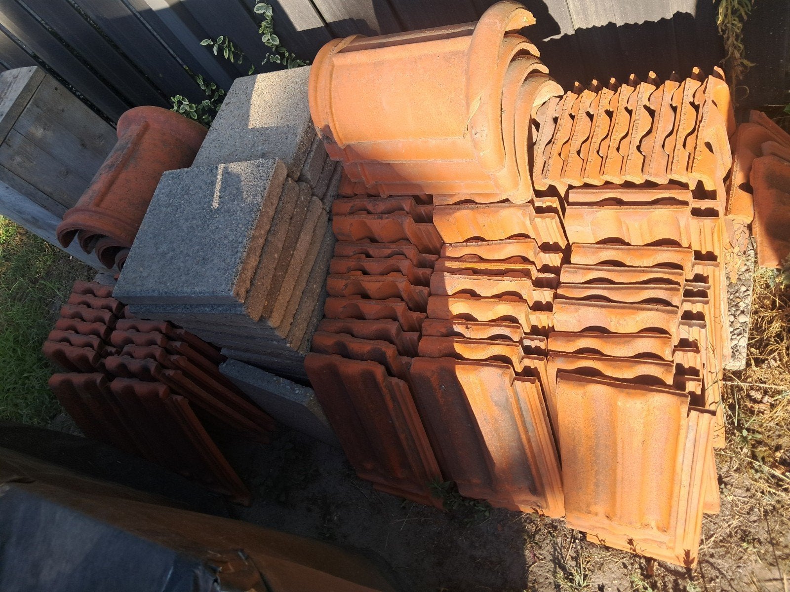 Dakpannen nokvorsten Laumans Kurstjens JeKa, Doe-het-zelf en Verbouw, Dakpannen en Dakbedekking, Ophalen, Gebruikt, Steen of Klei