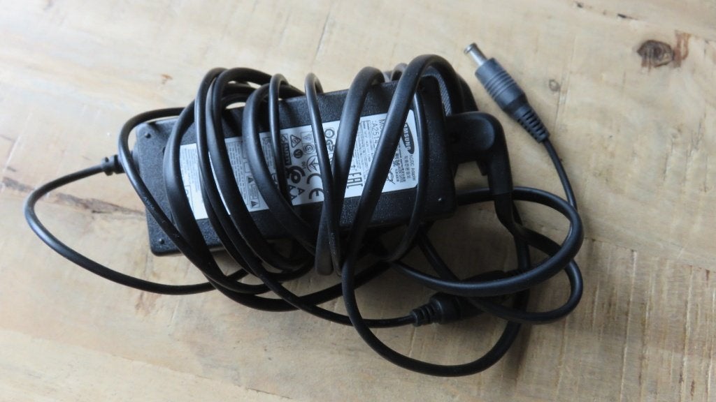 Samsung Adapter A2514   14V / 1,8A, Computers en Software, Laptop-opladers, Ophalen of Verzenden, Zo goed als nieuw, Samsung