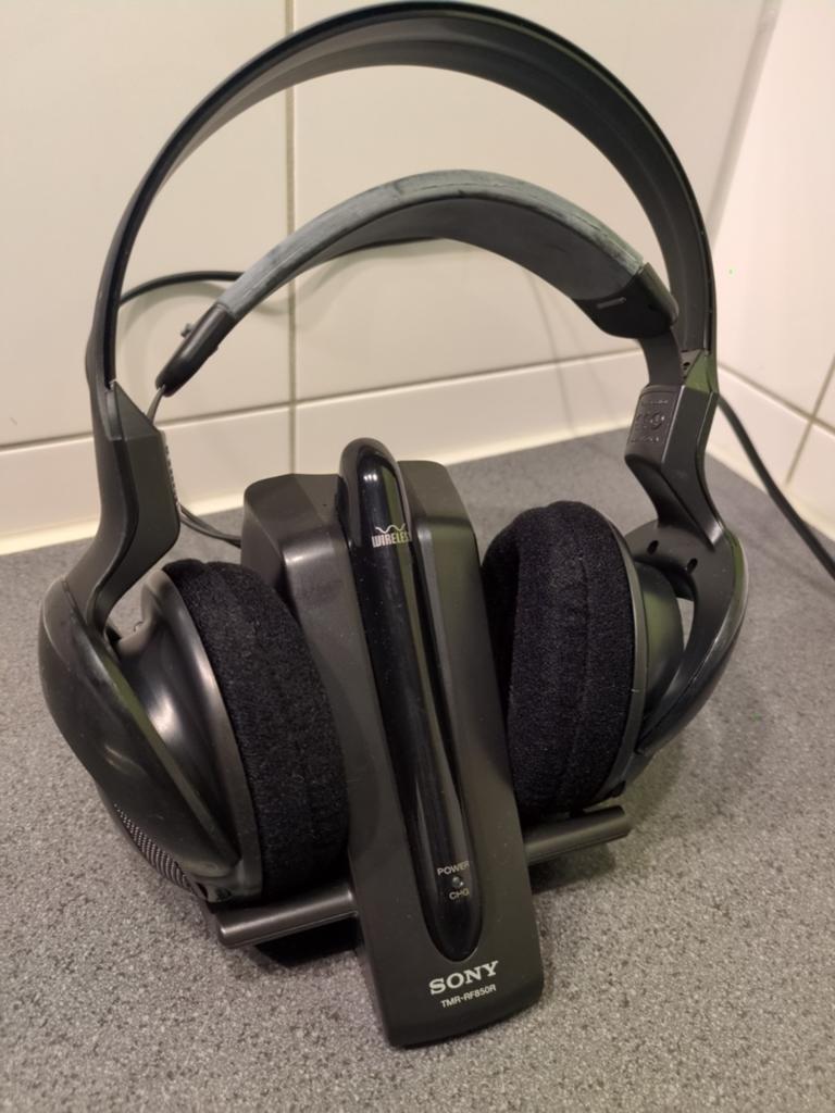 Sony TMR-RF850R Draadloze Hoofdtelefoon met Oplaadstation, Audio, Tv en Foto, Koptelefoons, Gebruikt, Ophalen of Verzenden, Over oor (circumaural)
