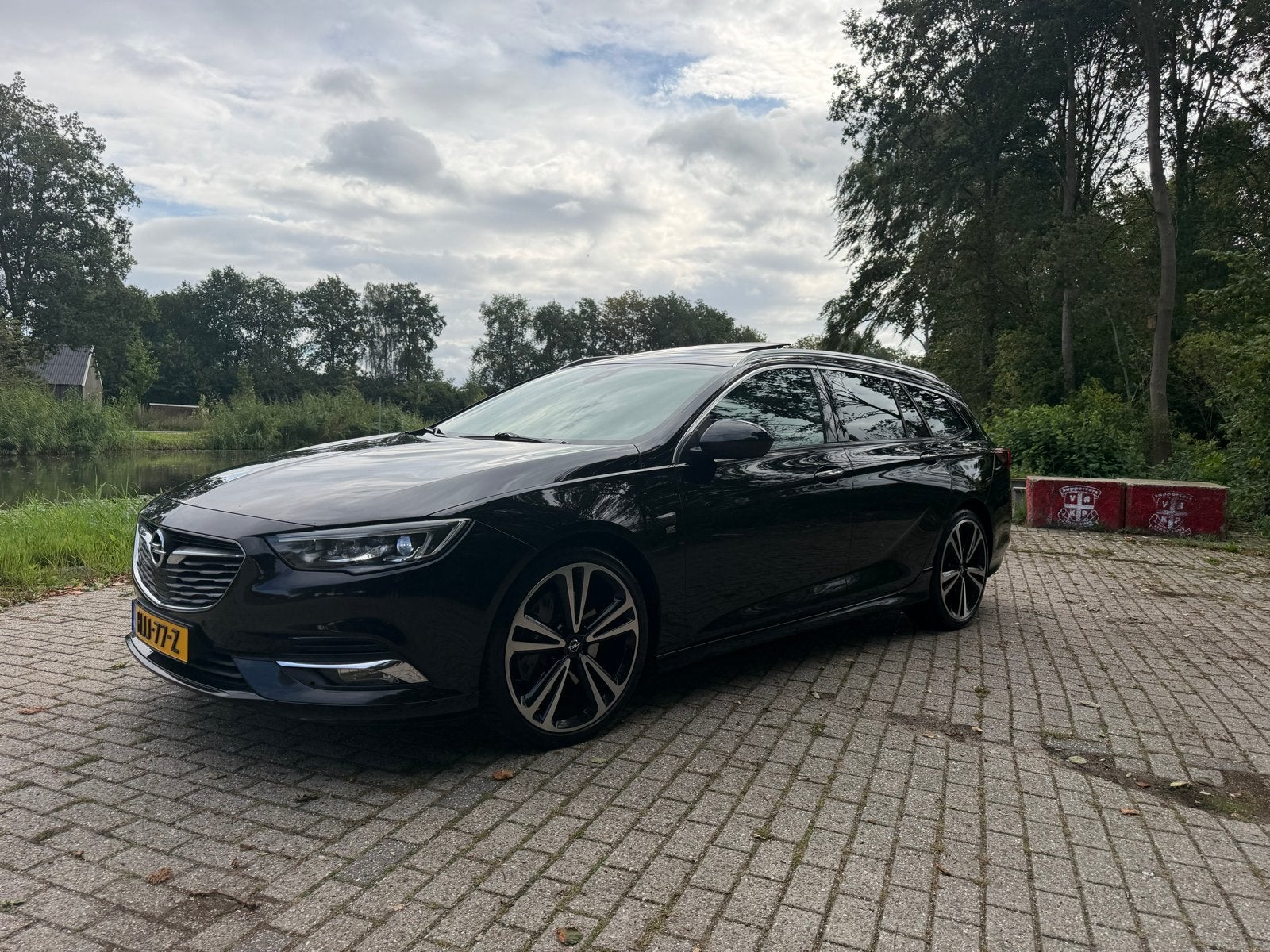 Opel Insignia 2.0 Turbo 260pk 4x4 Aut 2018 Zwart pano, Auto's, Automaat, 1998 cc, Euro 6, 4 cilinders