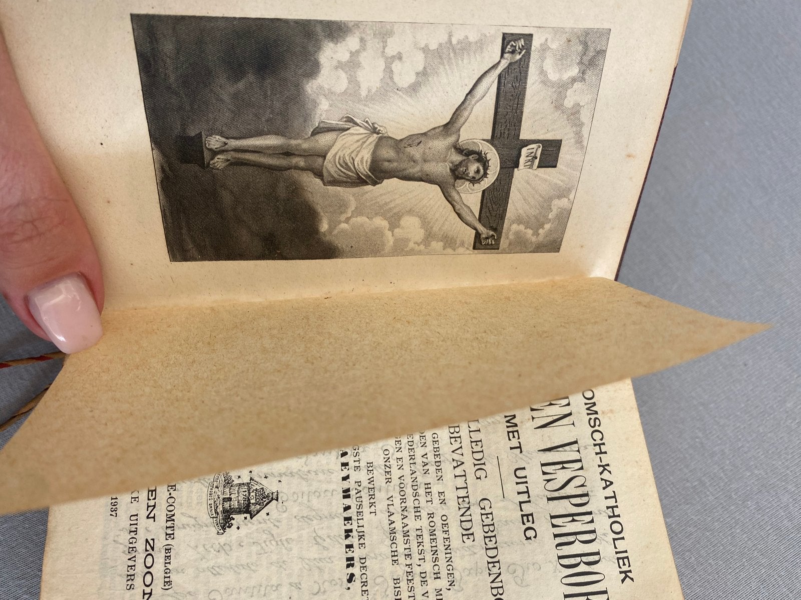 Mis en vesperboek kerkboek boek misboek 1937 vintage kerk, Ophalen of Verzenden