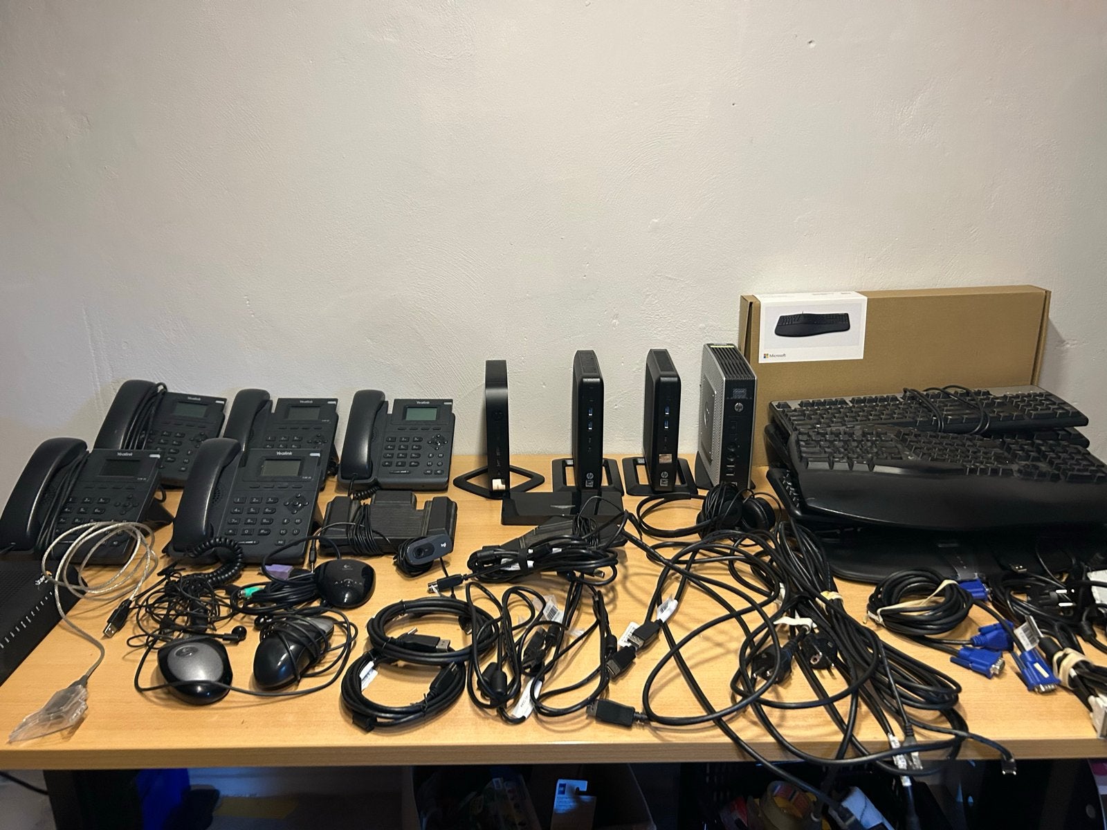 Grote partij IT-apparatuur: telefoons, thin clients, kabels, Ophalen of Verzenden, Gebruikt
