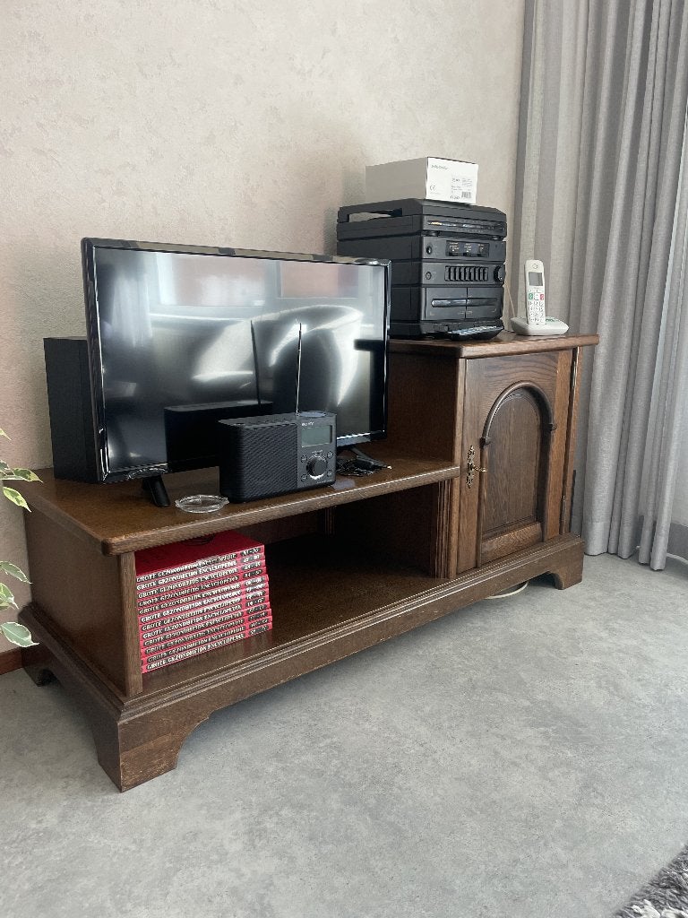 Tv kast hout bruin, Ophalen, 100 tot 150 cm, Eikenhout, Zo goed als nieuw