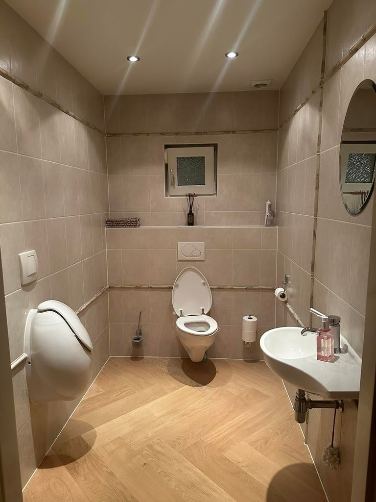 Toilet, urinoir, wastafel van villeroy en boch zgan, Zo goed als nieuw, Minder dan 100 cm, Wasbak of Wastafel, 25 tot 50 cm
