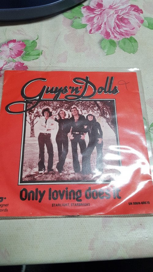 single guys en dolls, only loving does it, Cd's en Dvd's, Ophalen of Verzenden