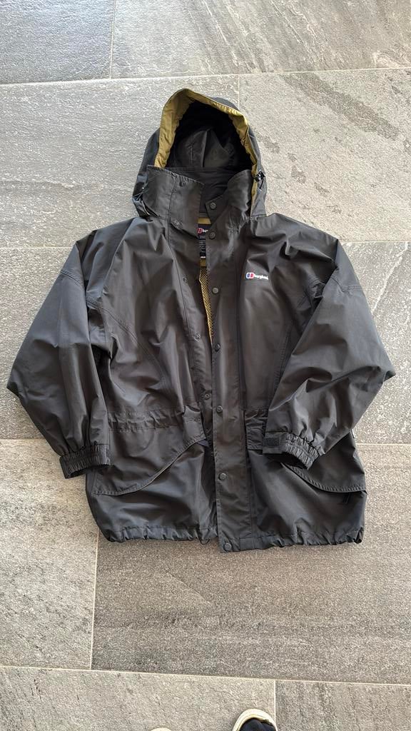 Mooie berghaus gore tex hardshell jack heren maat 14 (L), Ophalen, Zo goed als nieuw, Kleding