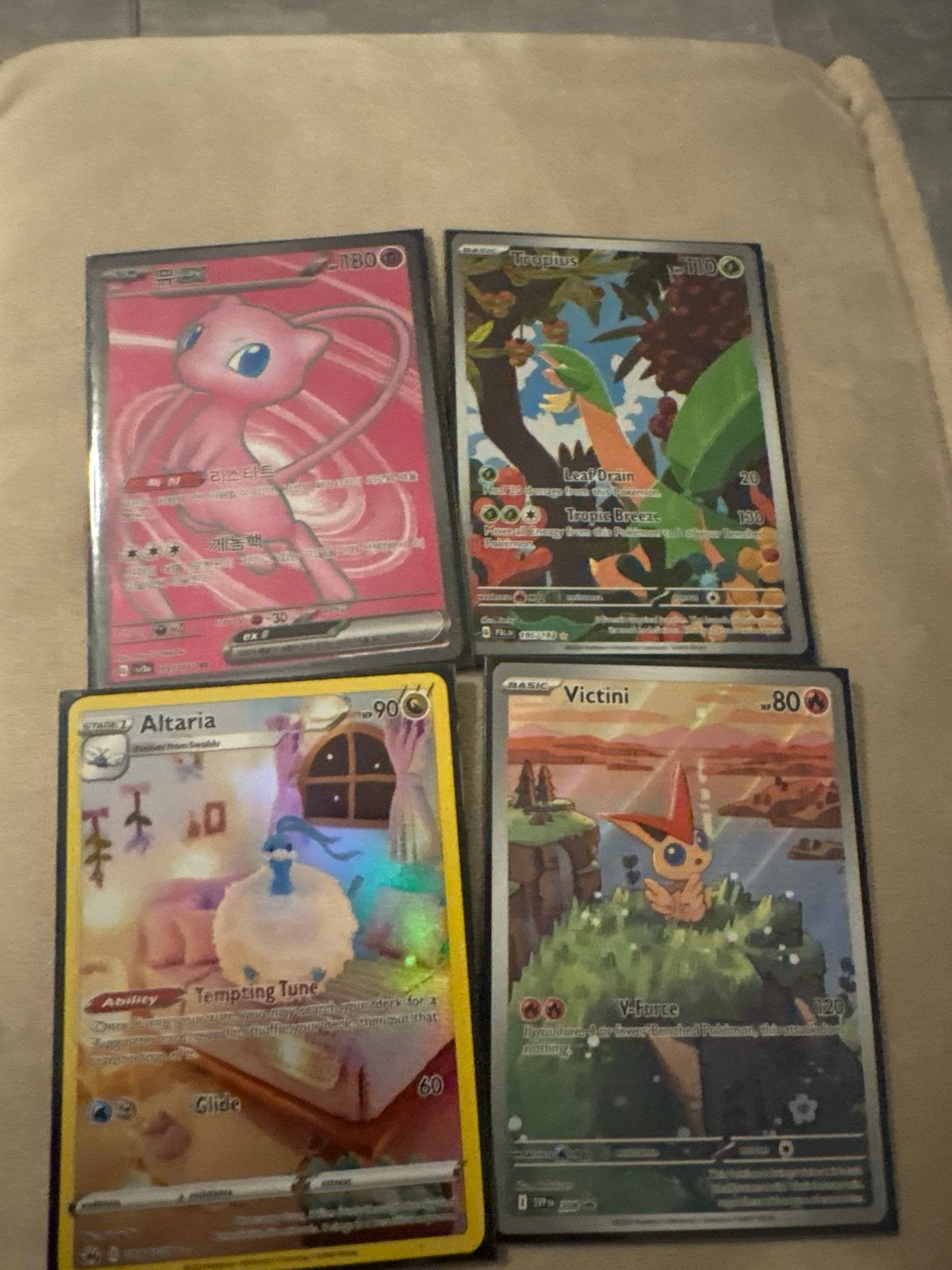 Pokémon kaarten: Mew, Tropius, Altaria, Victini, Ophalen, Zo goed als nieuw, Meerdere kaarten