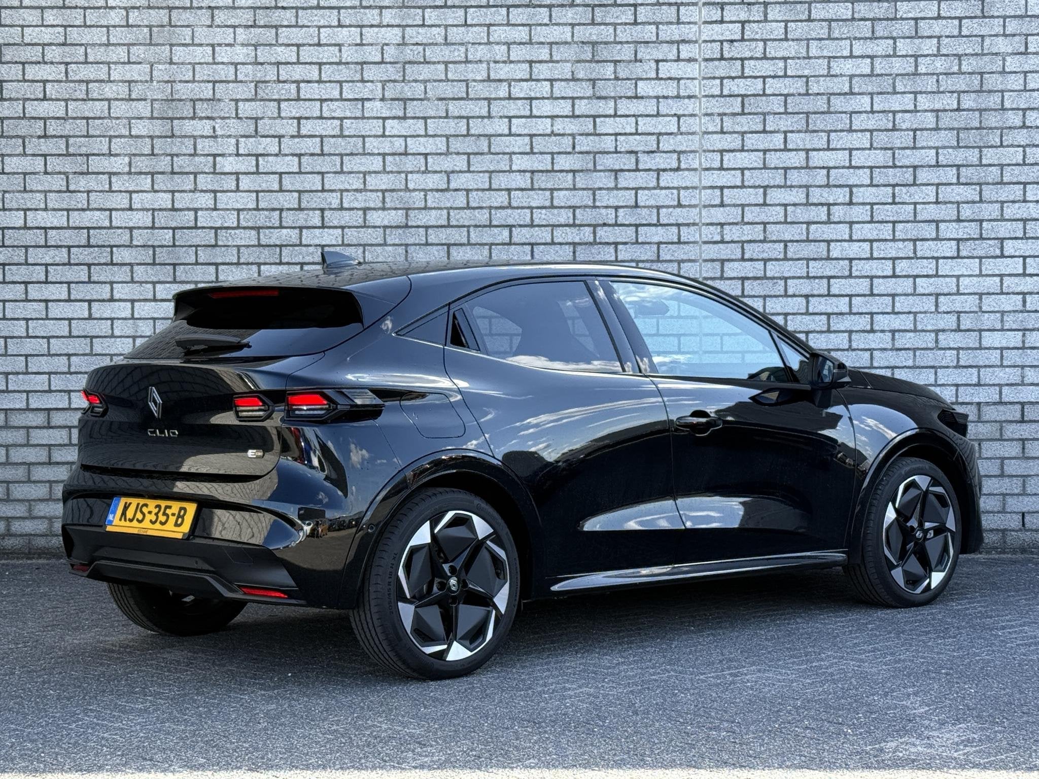 Renault Clio 1.8 Hybrid 160 Techno | Demo | 360 Camera | A, Auto's, Stof, 4 cilinders, Met garantie (alle), 1246 kg