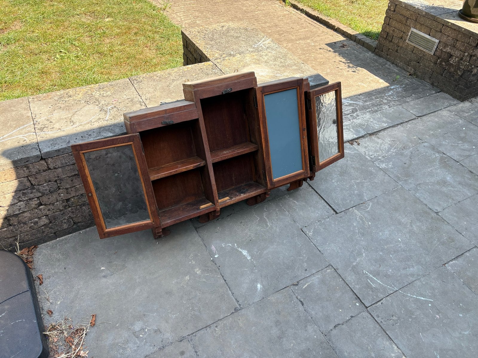 Antieke houten wandkast met glazen deuren, Ophalen