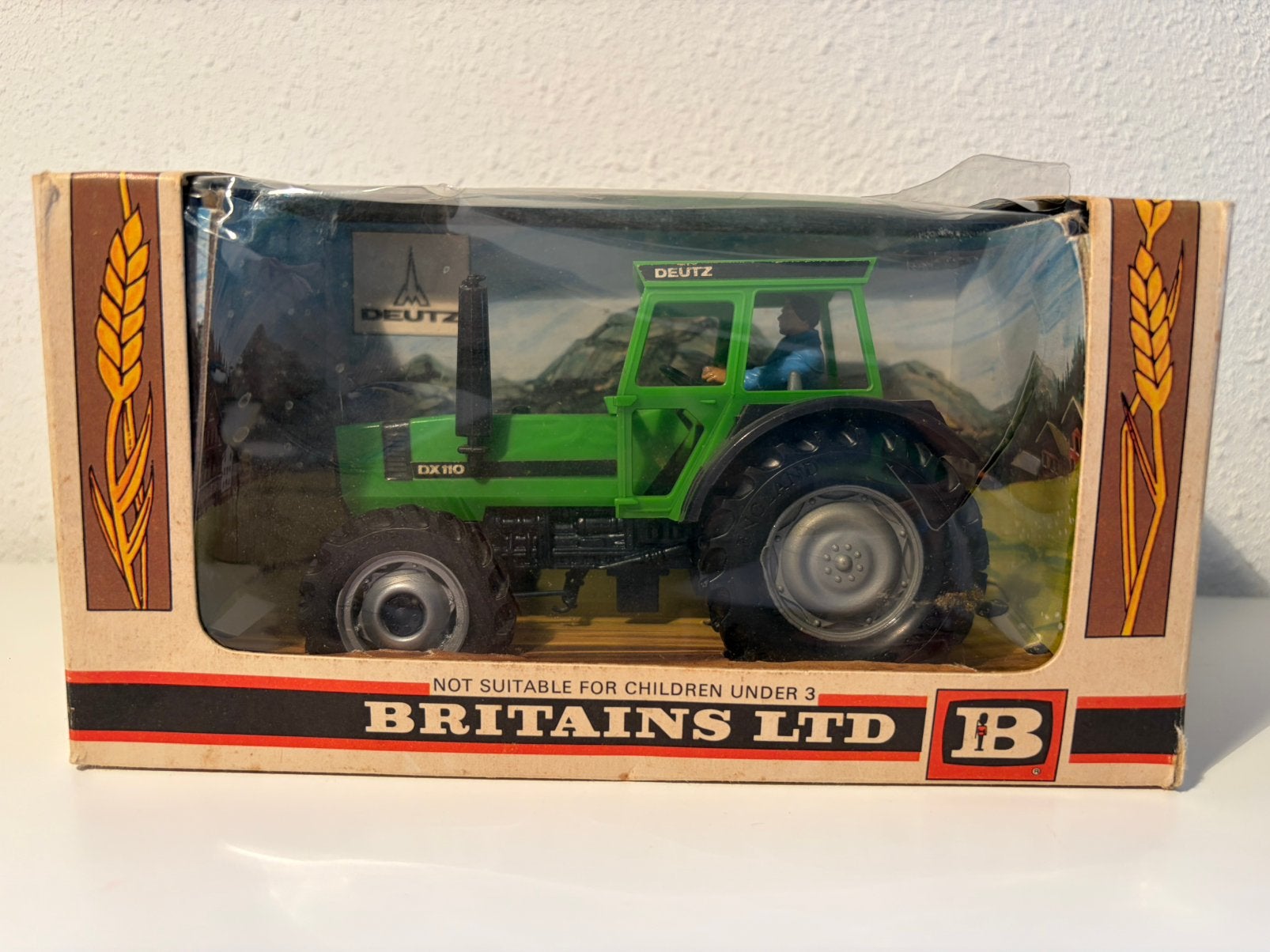 Britains Deutz DX110 tractor schaal 1:32 (9526), Hobby en Vrije tijd, Ophalen of Verzenden, Zo goed als nieuw, Tractor of Landbouw