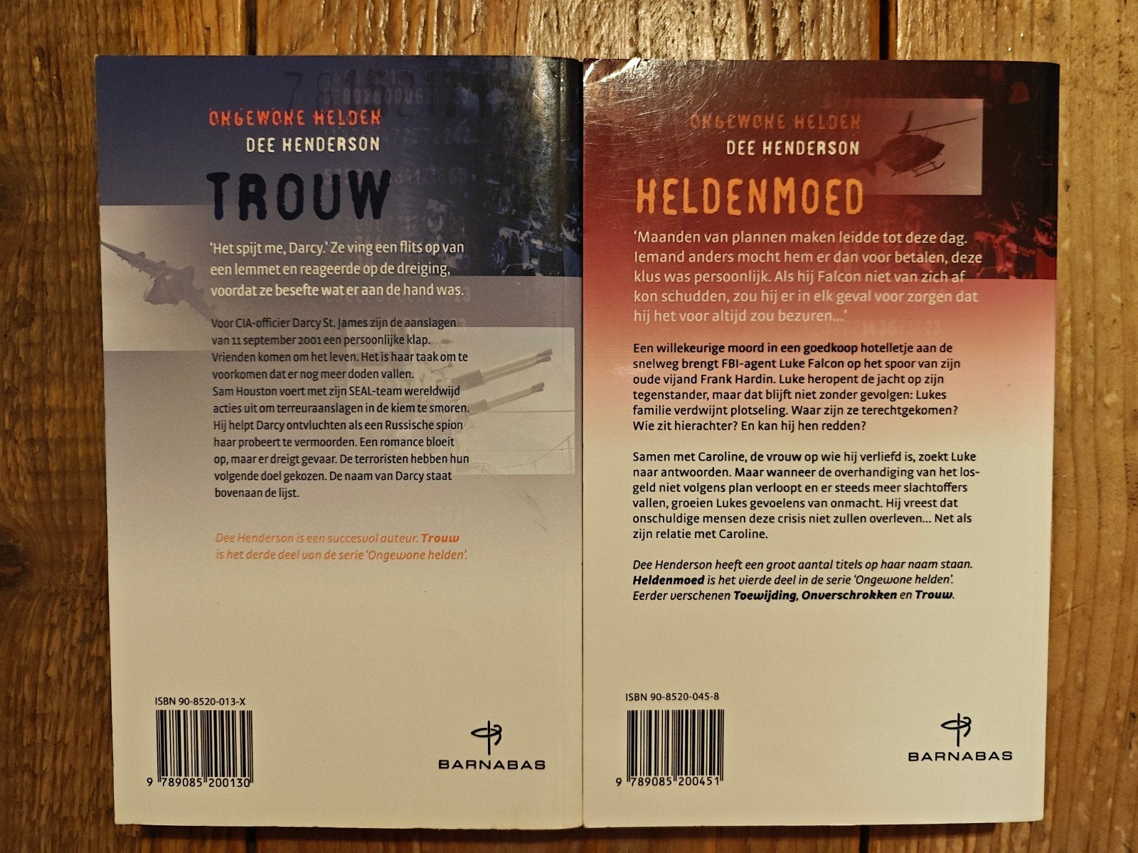 Deel 3 en 4 van de serie: Ongewone Helden., Ophalen of Verzenden, Zo goed als nieuw