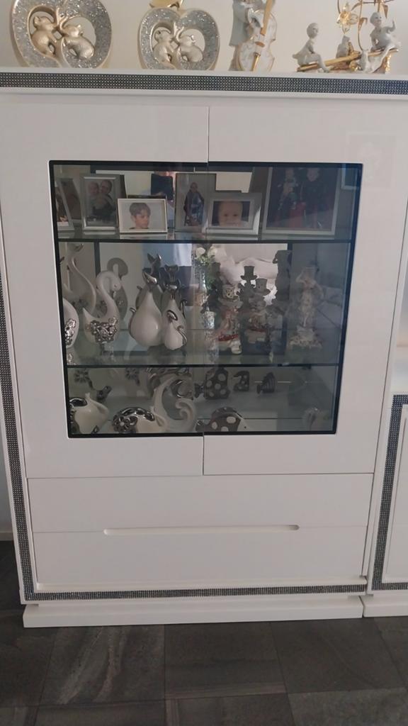 Moderne witte vitrinekast met glazen deuren en lades, Met deur(en), Zo goed als nieuw, 150 tot 200 cm, 25 tot 50 cm