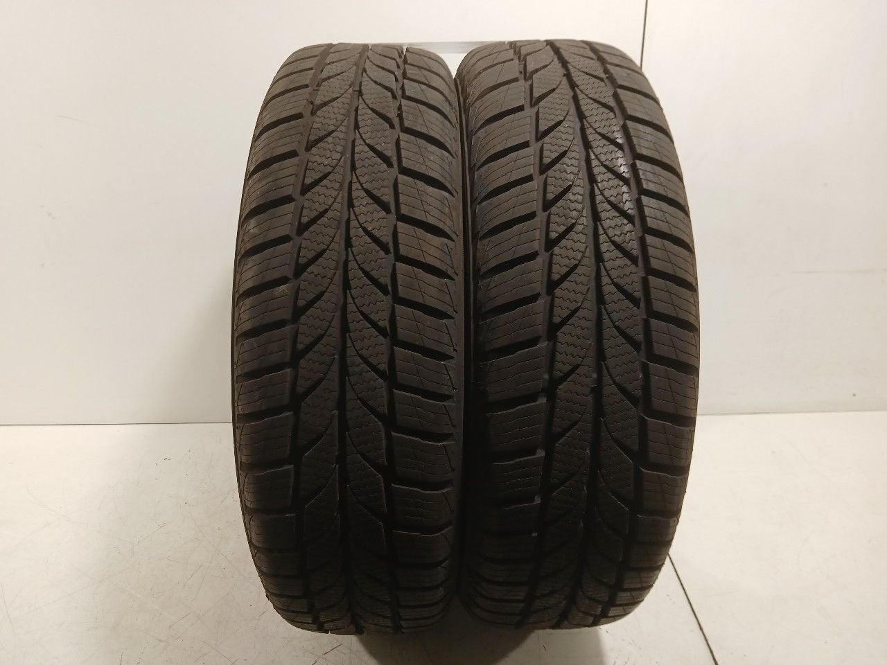 Bandenset 2 stuks 4-Seizoenen 175 65 R15, Auto-onderdelen, Banden en Velgen, Onderdelen@venauto.nl, Van der Ven Autorecycling B.V.