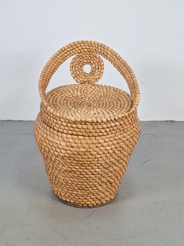 Vintage Kruk of Opbergmand geweven Roggestro ’60 riet mand, Gebruikt, Met deksel, Mand, Rond