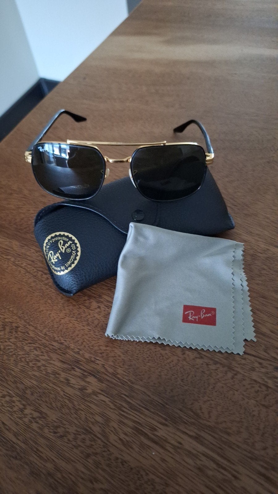 Ray-Ban zonnebril met etui en doekje, Ophalen, Zonnebril, Zwart, Zo goed als nieuw