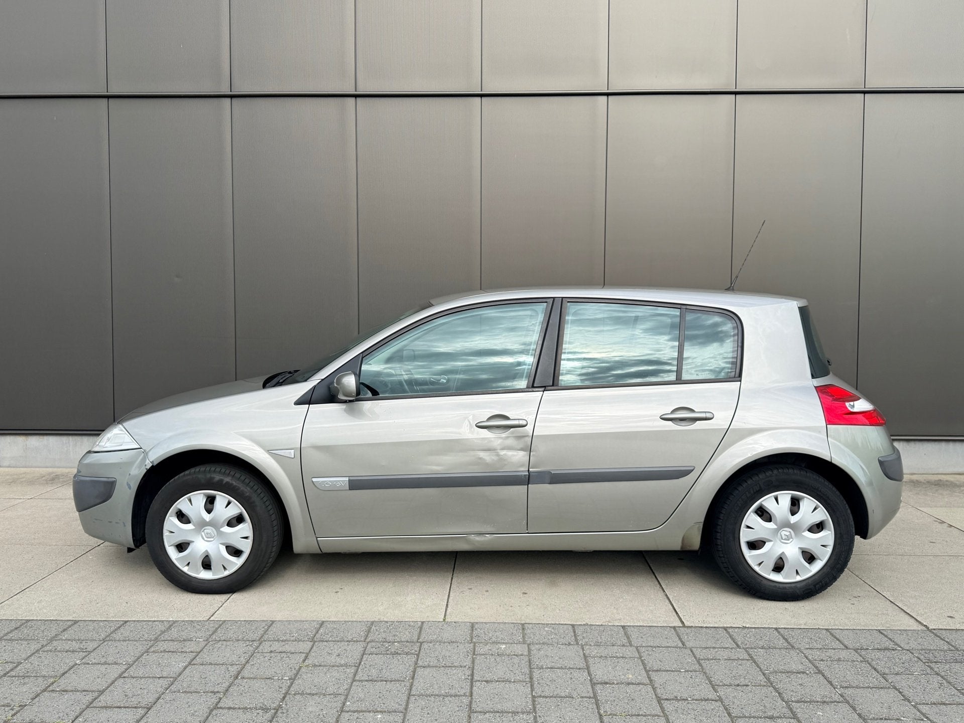 Foto 9 van Renault Mégane 1.6-16V Dynam Comf Automaat|Nwe APK| Carplay