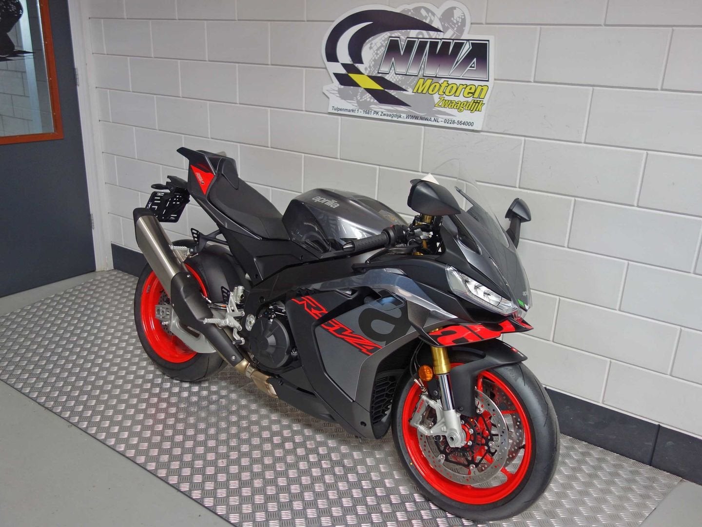 Aprilia RSV4, 1099 cc, 4 cilinders, Motorrijbewijs A, Bedrijf