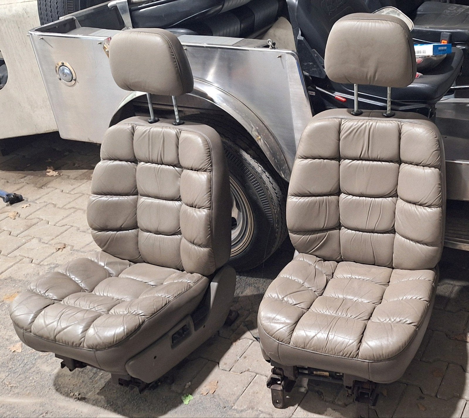 Nette jeep grand cherokee Lederen stoelen, Auto-onderdelen, Interieur en Bekleding, Verzenden, Overige automerken