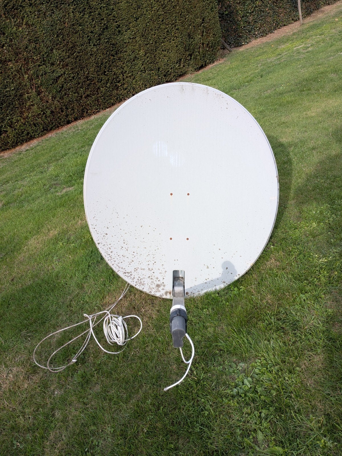 Schotelantenne Invero, diameter 1 meter, werking onbekend, Audio, Tv en Foto, Ophalen, Niet werkend, (Schotel)antenne, Overige merken