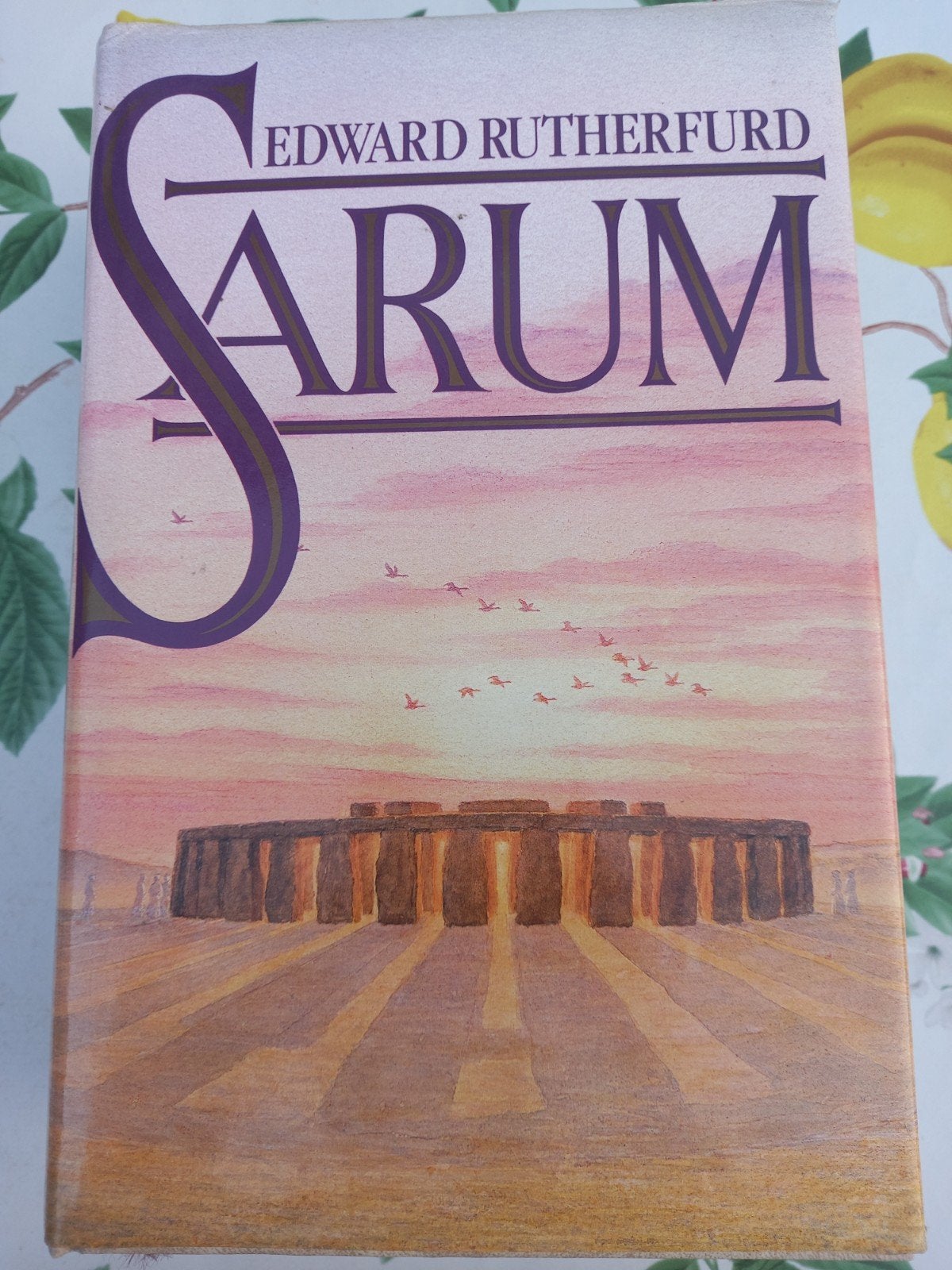 M9 Sarum - Edward Rutherfurd, Ophalen of Verzenden, Gelezen, Edward Rutherfurd, Europa overig
