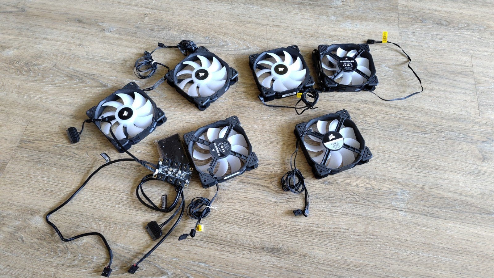 Corsair 120mm RGB Fans met 2 Controllers - Full Speed, Ophalen of Verzenden, Gebruikt