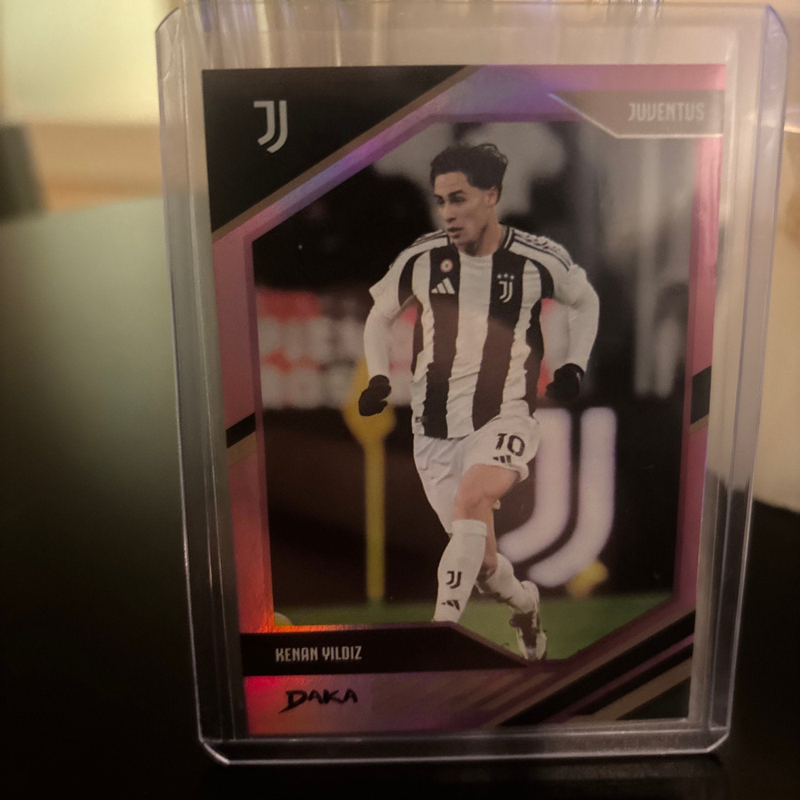 DAKAJuventusTopAudienceKenanYildizPinkParallel/75 RC #06/75, Verzenden, Zo goed als nieuw, Plaatje
