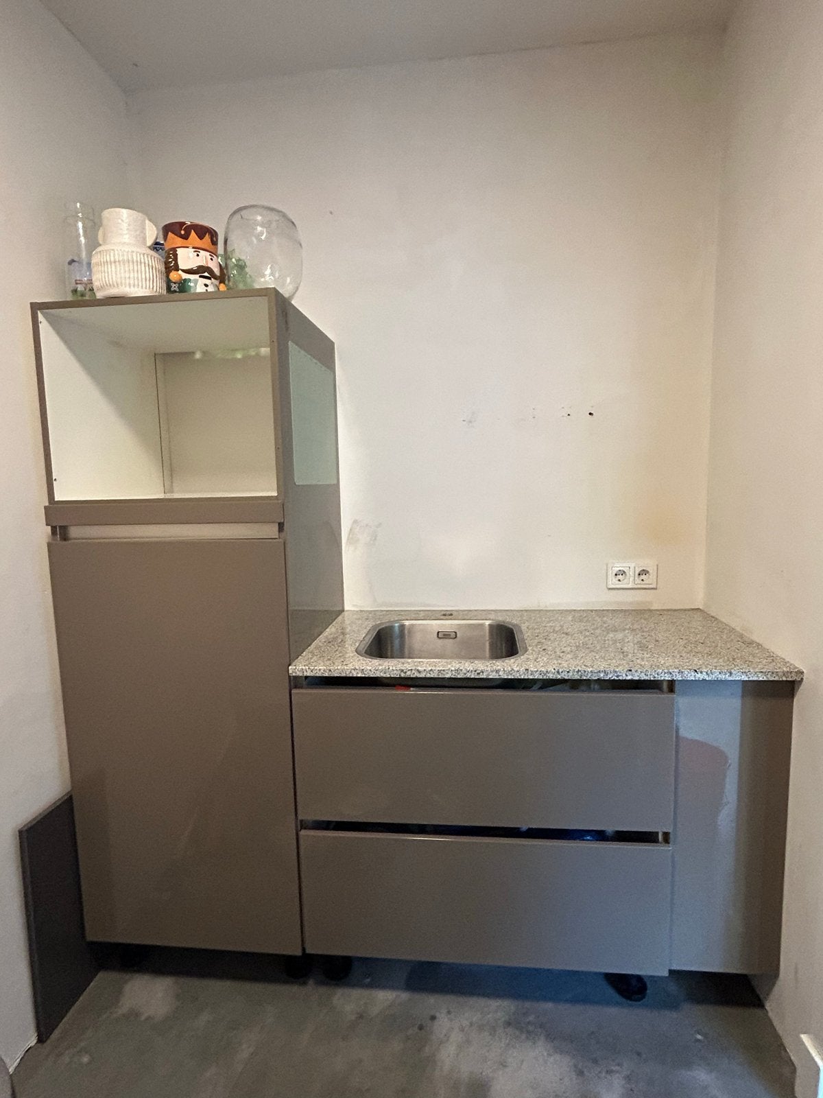 Compacte keuken met spoelbak, Huis en Inrichting, Ophalen, Gebruikt, Graniet of Steen, Enkelwandige keuken