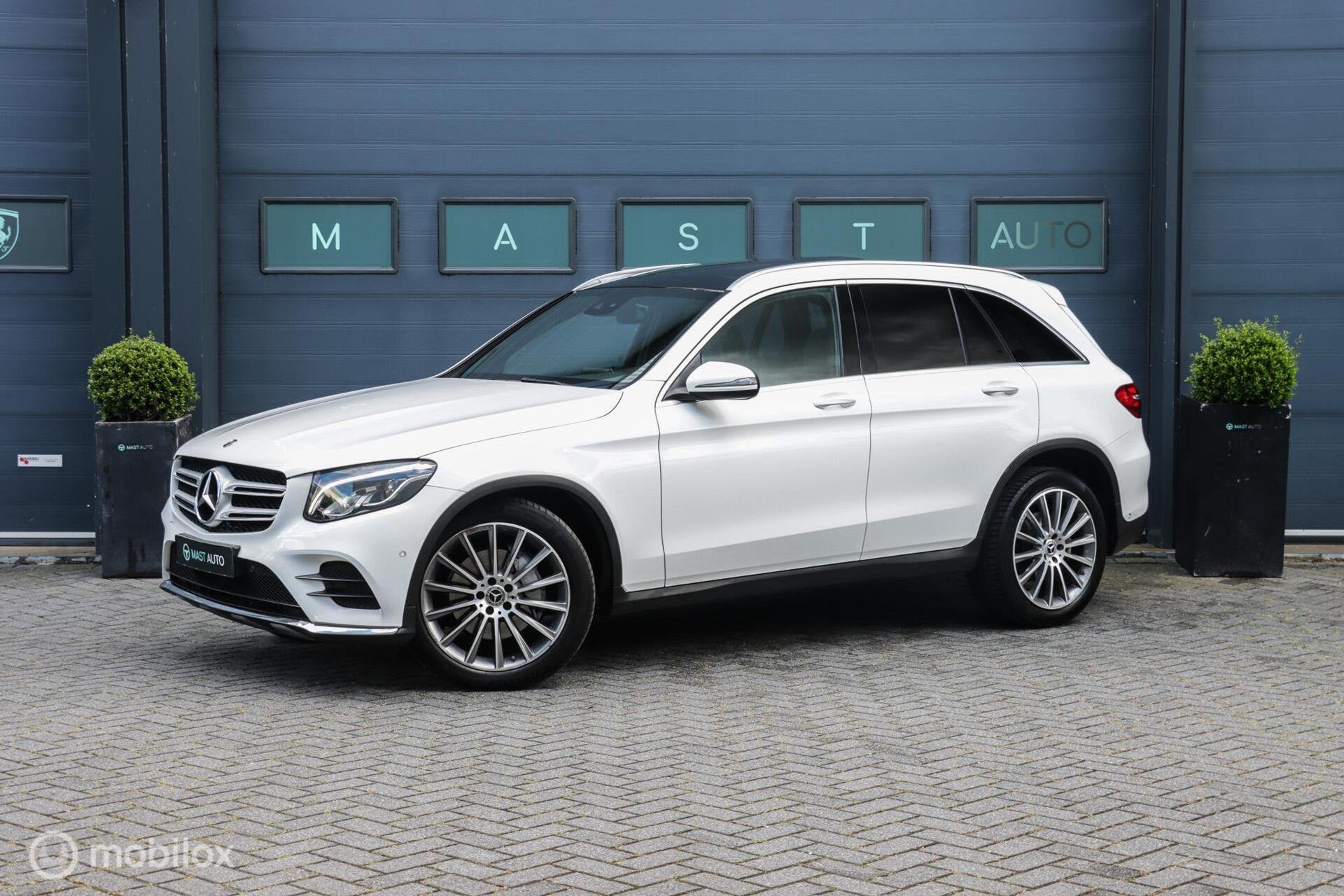 Mercedes GLC-klasse 250 4MATIC|AMG|PANO|Camera|Keyless|LED, Auto's, Automaat, 15 km/l, Gebruikt, 4 cilinders