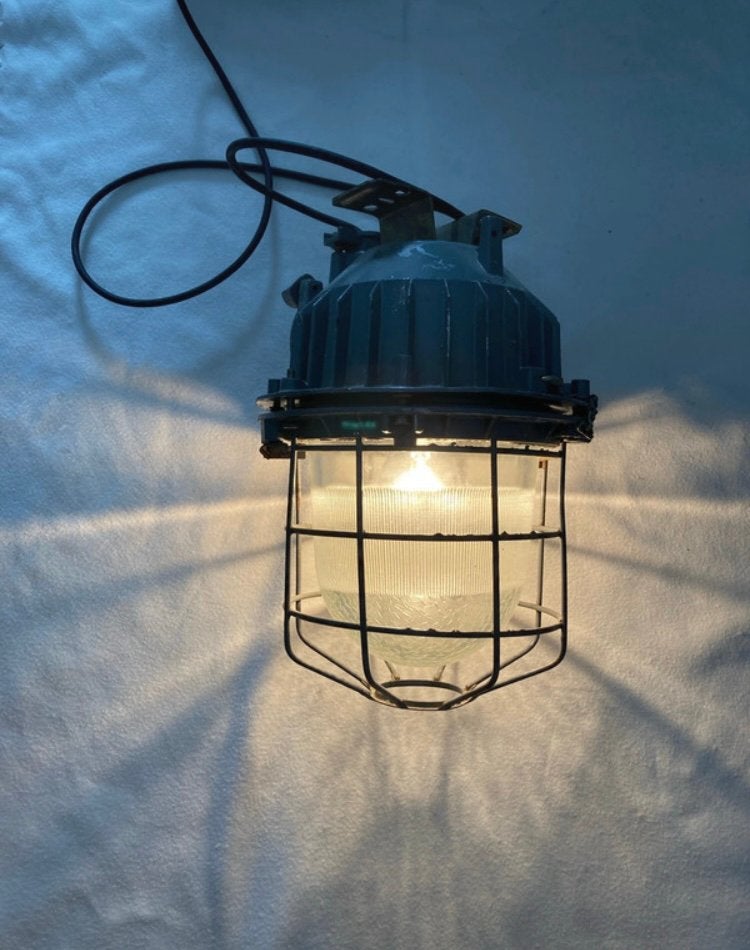 Vintage Oekraïense fabriekslamp Vatra NSP-23 (authentiek!), Inclusief lichtbron, Hanglamp, 25 cm, Zo goed als nieuw