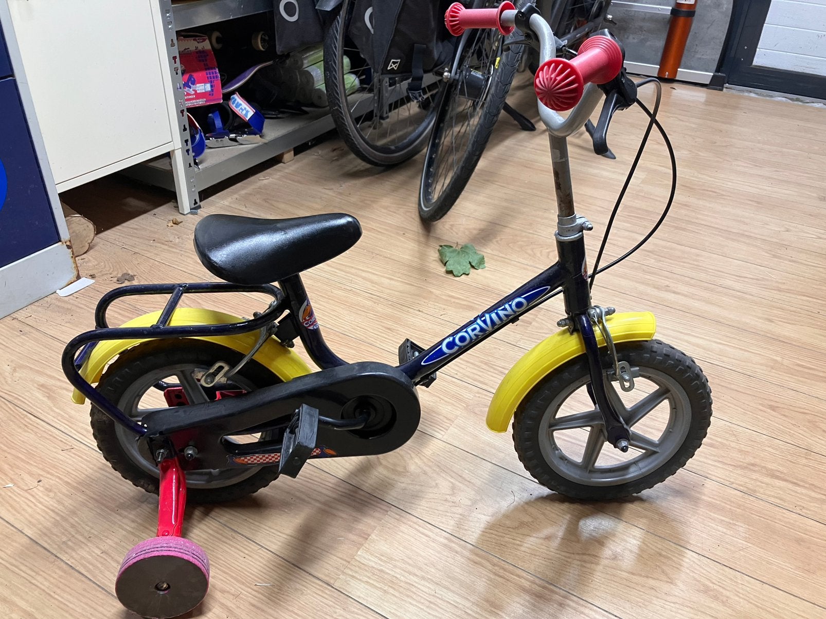 Kinderfietsje Corvino 12 inch, Ophalen, Gebruikt, Minder dan 16 inch, Zijwieltjes