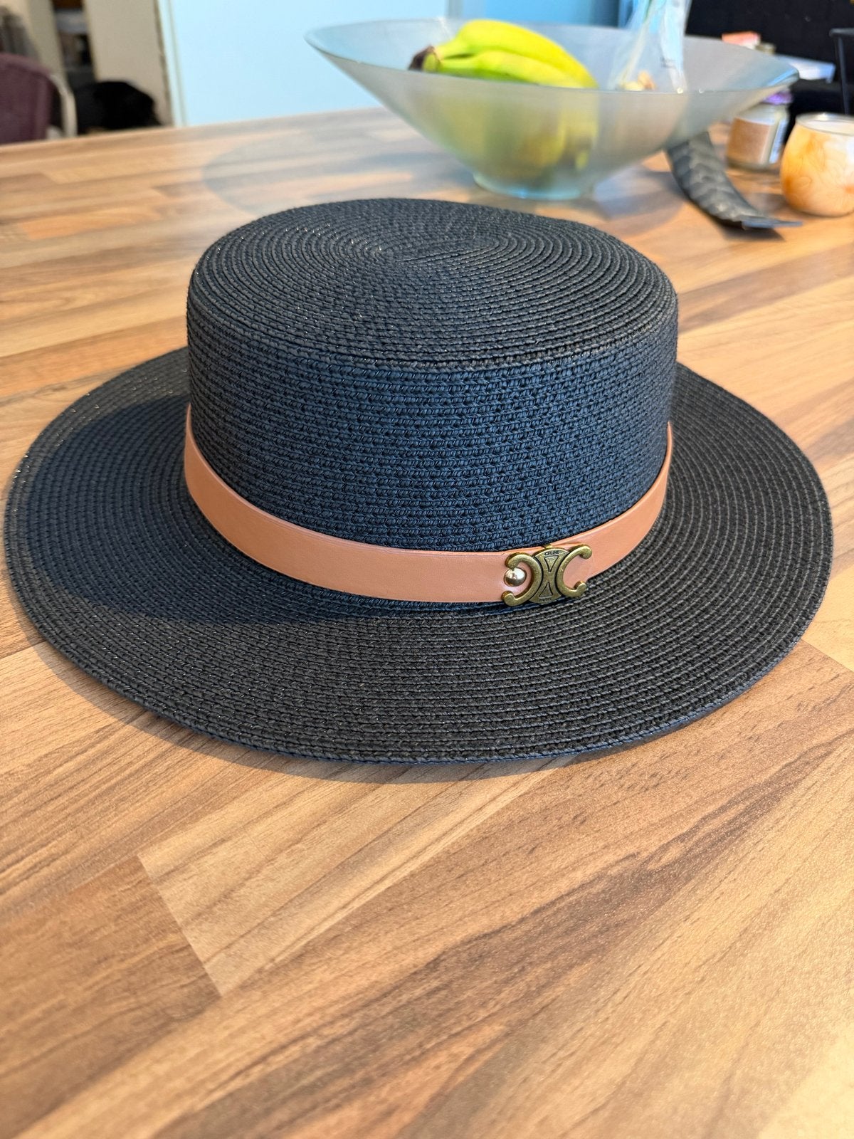 Celine stijl strooien hoed met logo, Kleding | Dames, Hoeden en Petten, Ophalen of Verzenden, Nieuw, One size fits all, Hoed