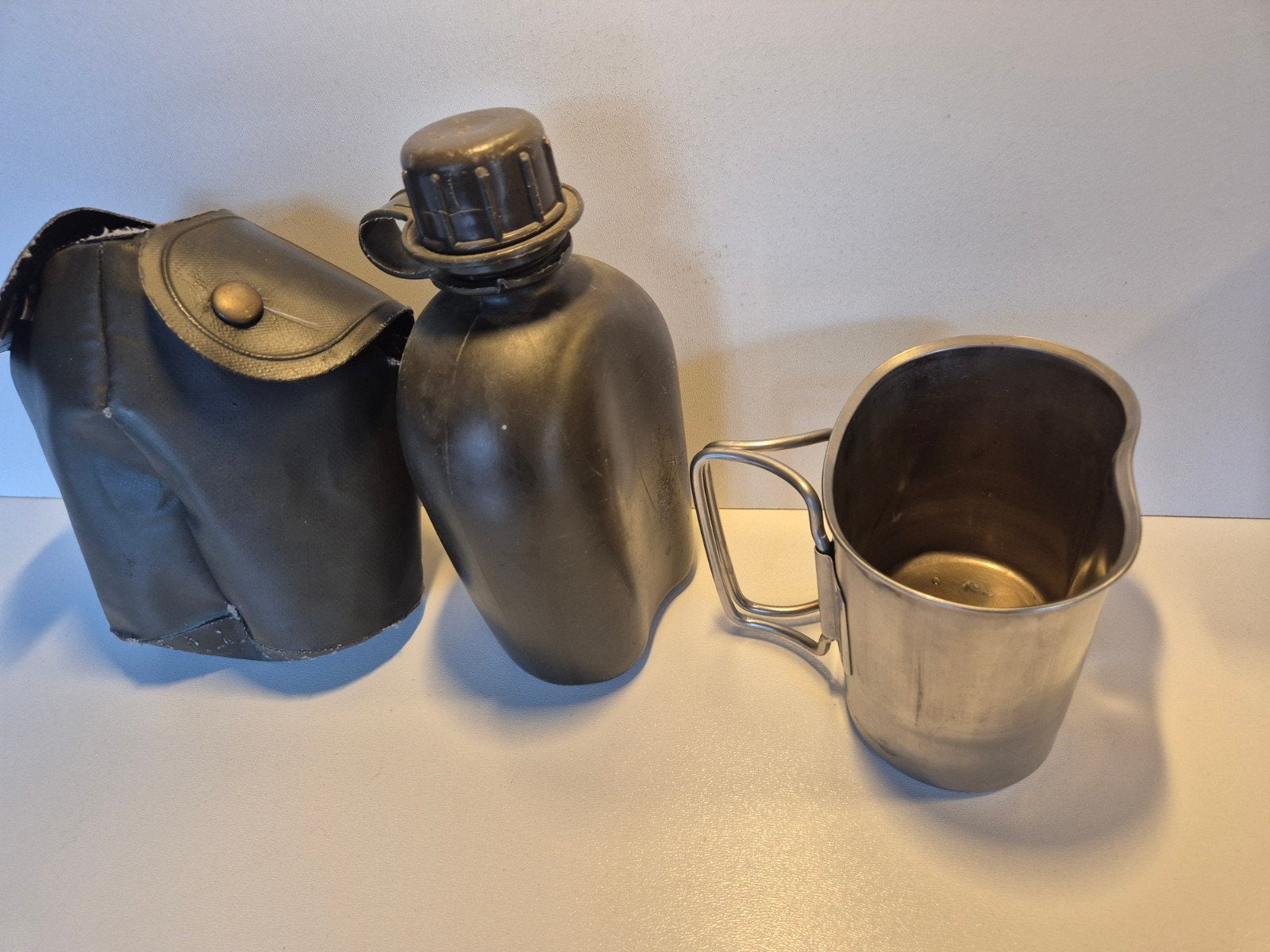 Militair survivalkitje - veldfles met beker jaren 80, Verzamelen, Ophalen of Verzenden