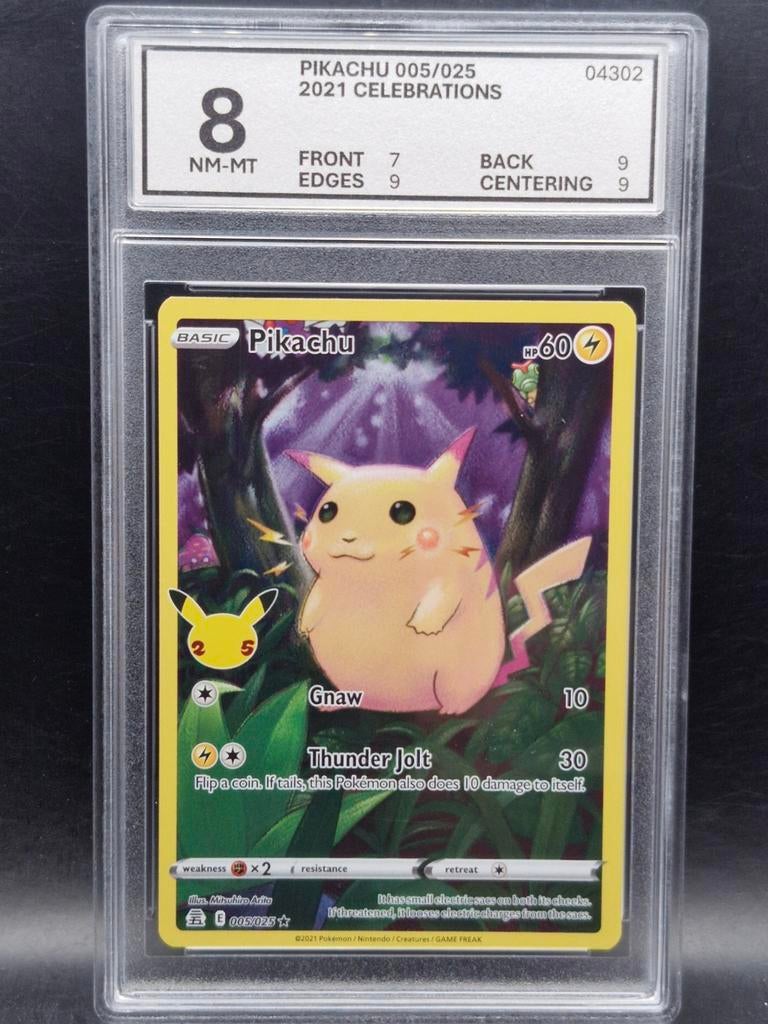 Pikachu 2021 celebrations #5 woetoe grading 8, Hobby en Vrije tijd, Verzamelkaartspellen | Pokémon, Verzenden, Zo goed als nieuw