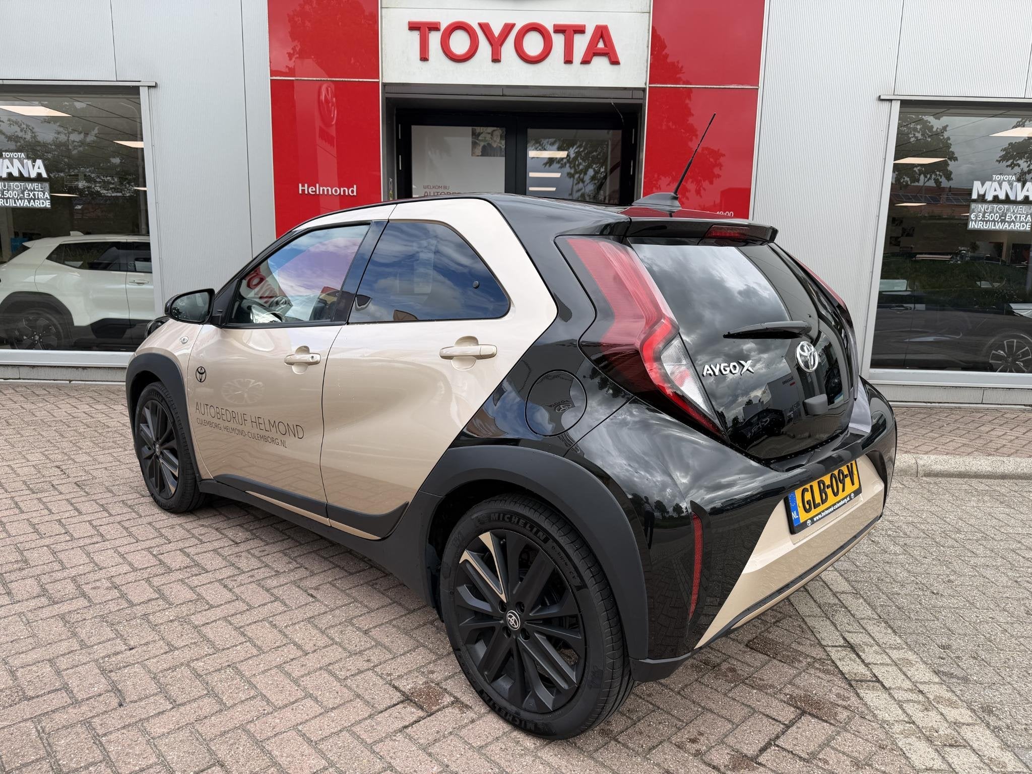 Toyota Aygo X 1.0 VVT-i MT Pulse BTW auto | Mooie uitvoering, Stof, Euro 6, Bruin, 4 stoelen