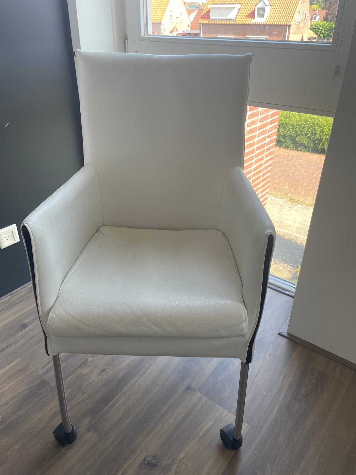 8 Witte Leren Eetkamerstoelen met Wieltjes, Ophalen, Gebruikt, Wit, Leer