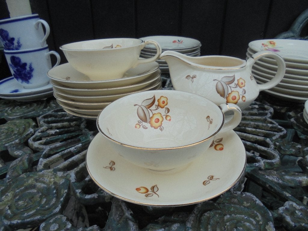 2 kop en schotels + Melkkannetje MOSA oranje / gele bloem, Ophalen of Verzenden