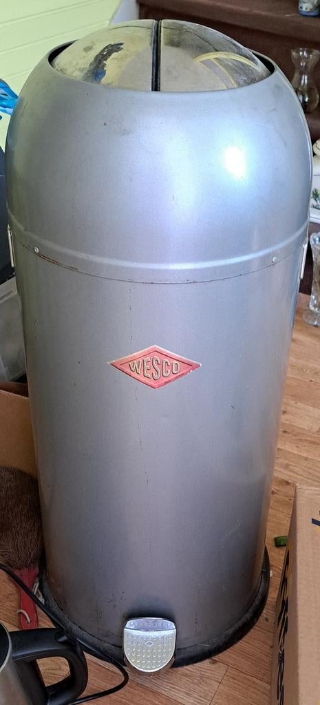 Te koop afval bak, Ophalen