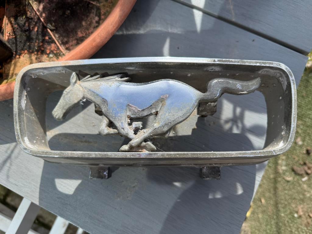 Origineel Mustang voorgrill embleem, Ophalen