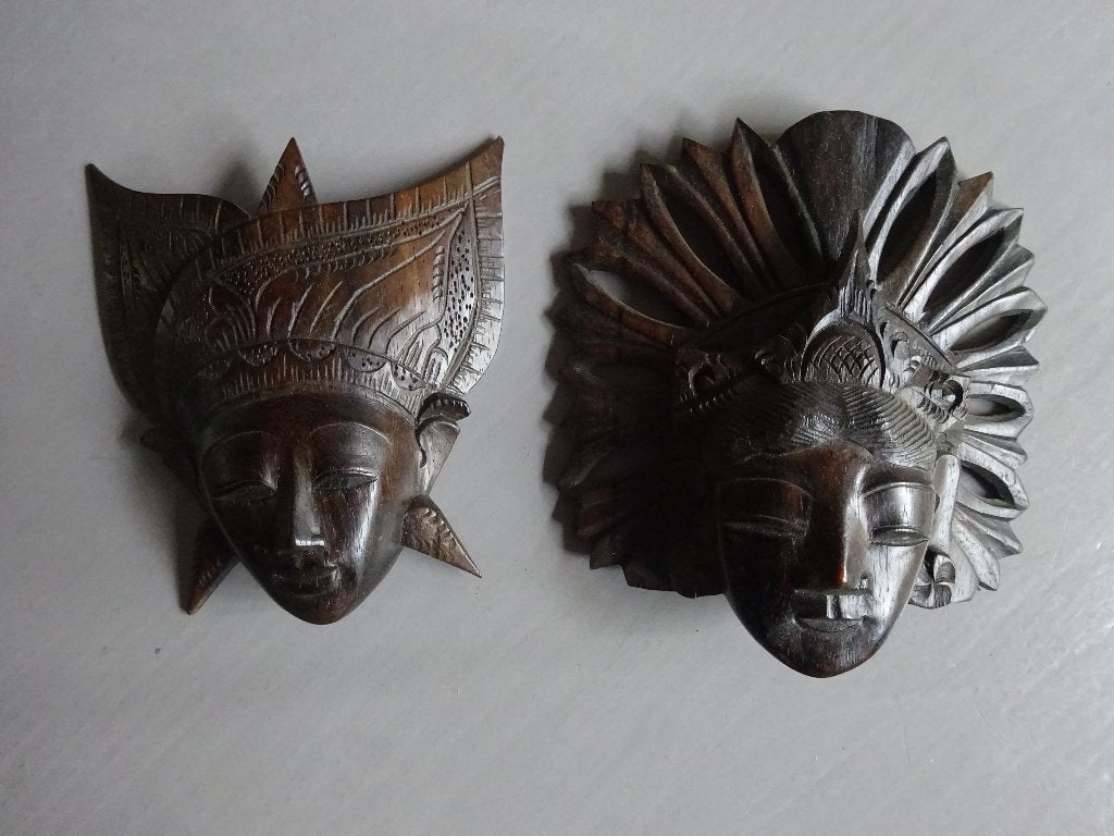 Bali: Twee uit hard hout gestoken portretten, Antiek en Kunst, Kunst | Niet-Westerse kunst, Bruin, Masker, Indonesië, 10 cm