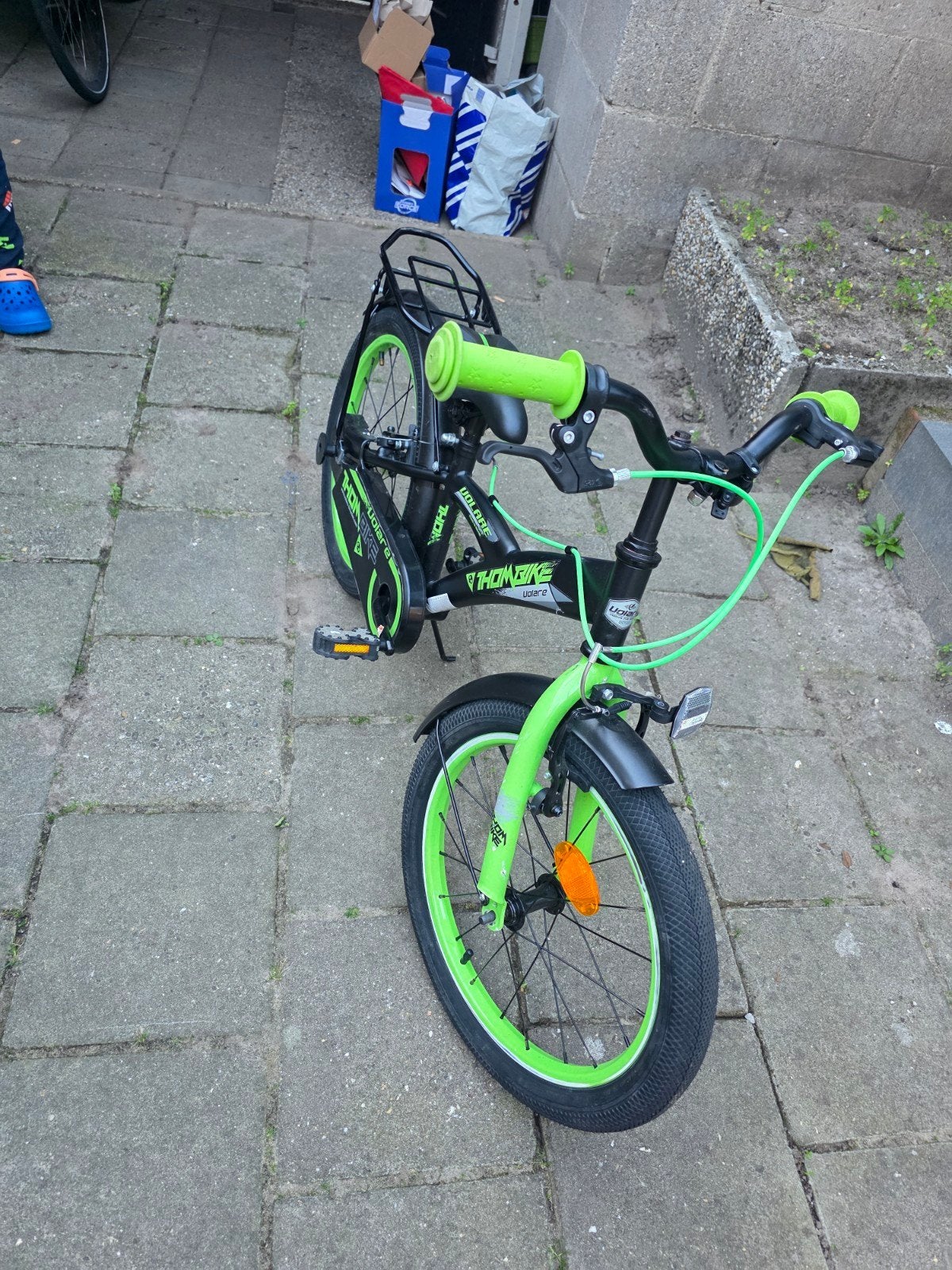 Volare Thombike 18 inch kinderfiets - Zwart/Groen, Ophalen, Zijwieltjes, 16 tot 20 inch, Zo goed als nieuw