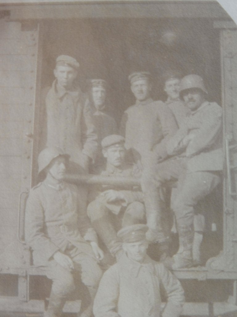 Duitse WO1 Foto treinwagon soldaten met Stahlhelm (P), Verzamelen, Verzenden, Landmacht, Duitsland, Foto of Poster