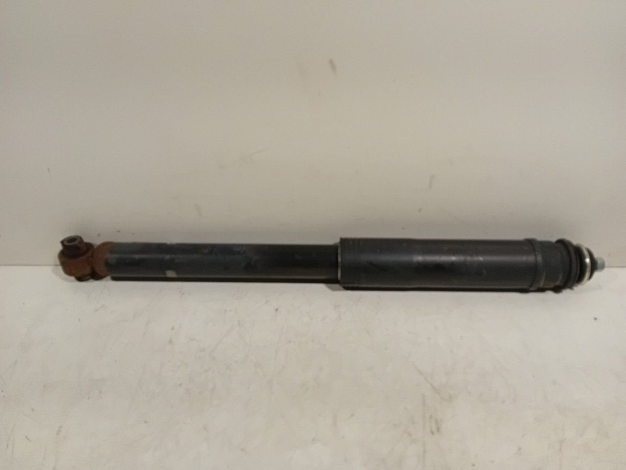 Schokbreker links achter Toyota Auris, Onderdelen@venauto.nl, Van der Ven Autorecycling B.V., Gebruikt, Ettenseweg 76, 4706 PB Roosendaal, The Netherlands