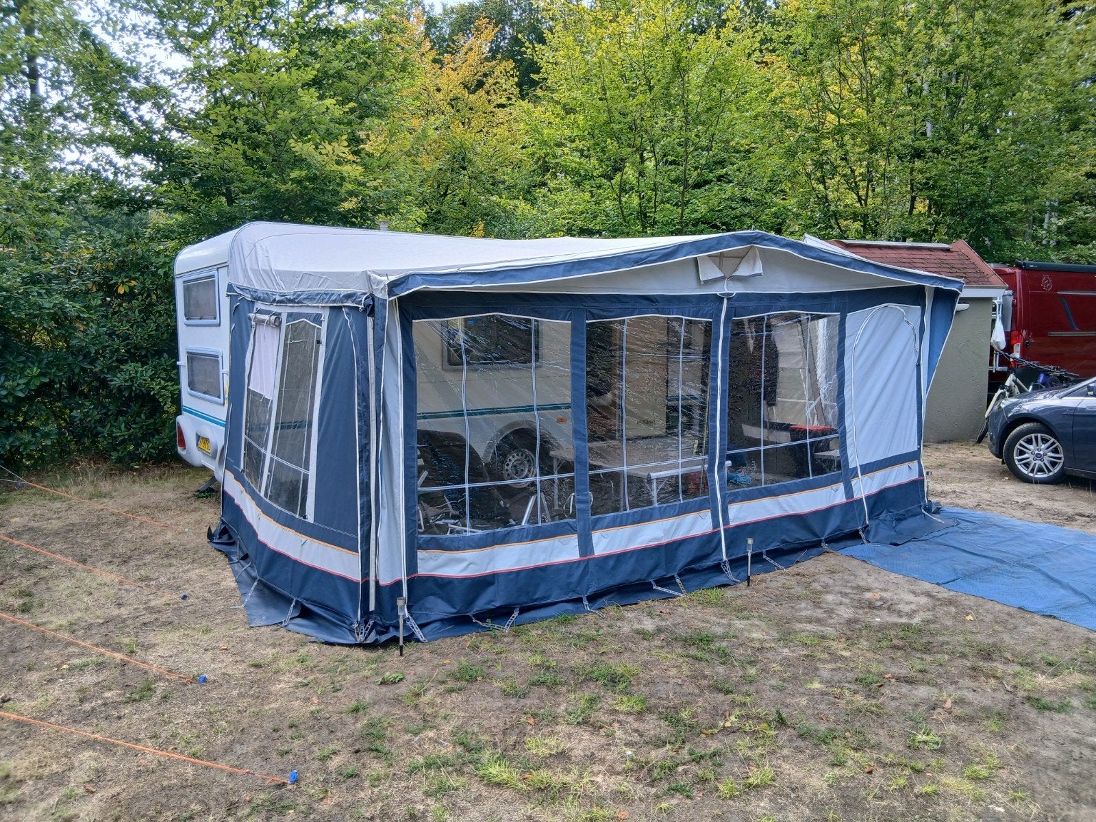 Eifelland Holiday Caravan met stapelbed,voortent,fietsrek, Caravans en Kamperen, Caravans, Vast bed, Kachel, Rondzit, 750 - 1000 kg