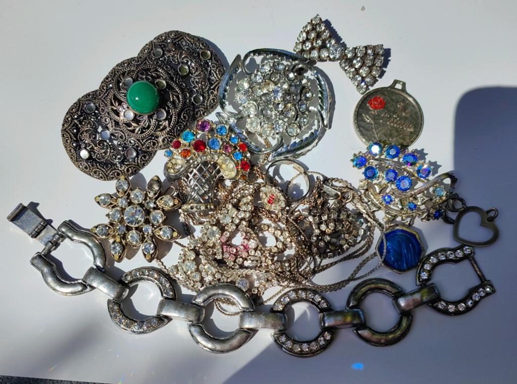 Nr98. 14-delige sieraden set broches, kettingen en armbanden, Ophalen of Verzenden, Overige materialen, Broche, Met edelsteen