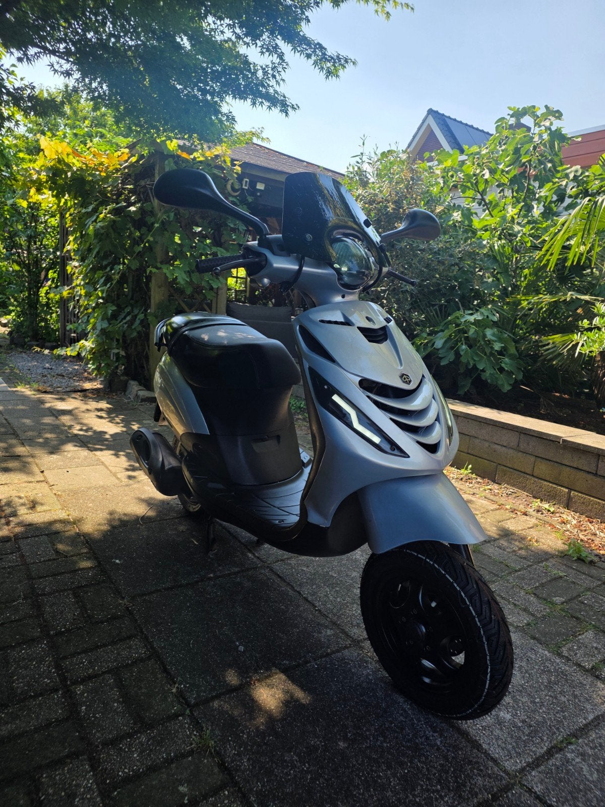 Stoere Piaggio Zip BROM met SP vork! Geel kenteken! (Scooter, Fietsen en Brommers, Ophalen, Zo goed als nieuw, Overige typen, Piaggio