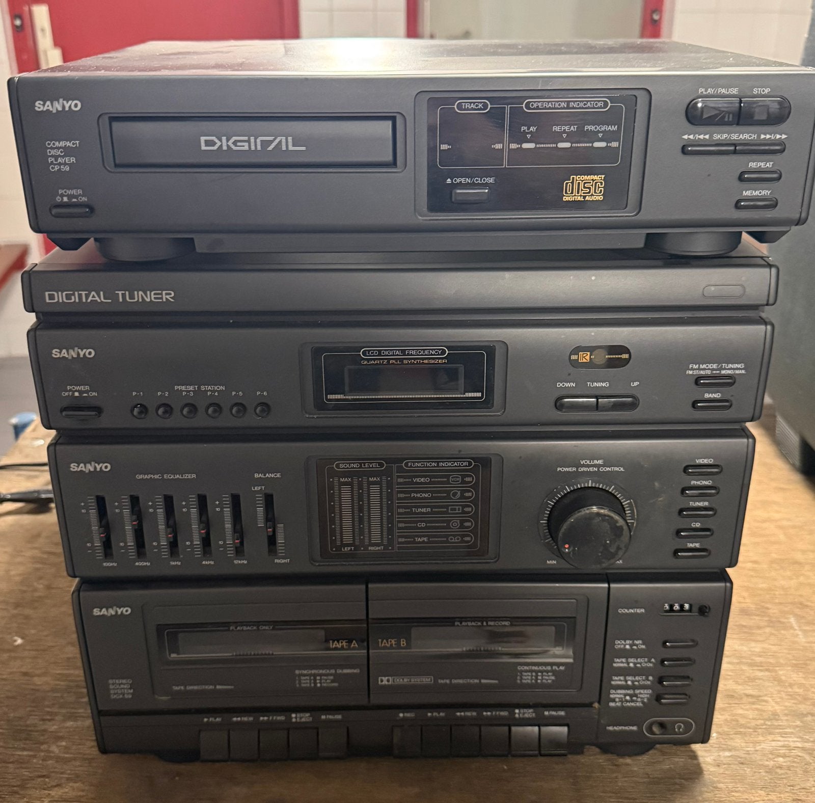 Sanyo stereo toren, Ophalen of Verzenden, Zo goed als nieuw, Tuner of Radio, Overige merken